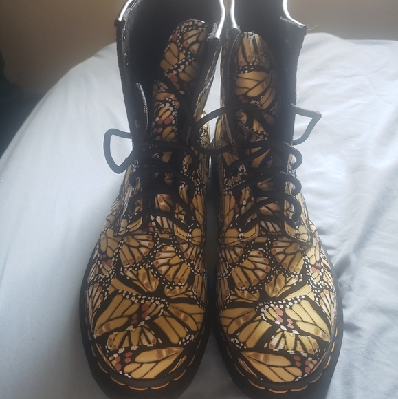 DOC MARTENS WOMENS 1460 SIZE 8L BUTTERFLY BOOT-NEW - Picture 4 of 13